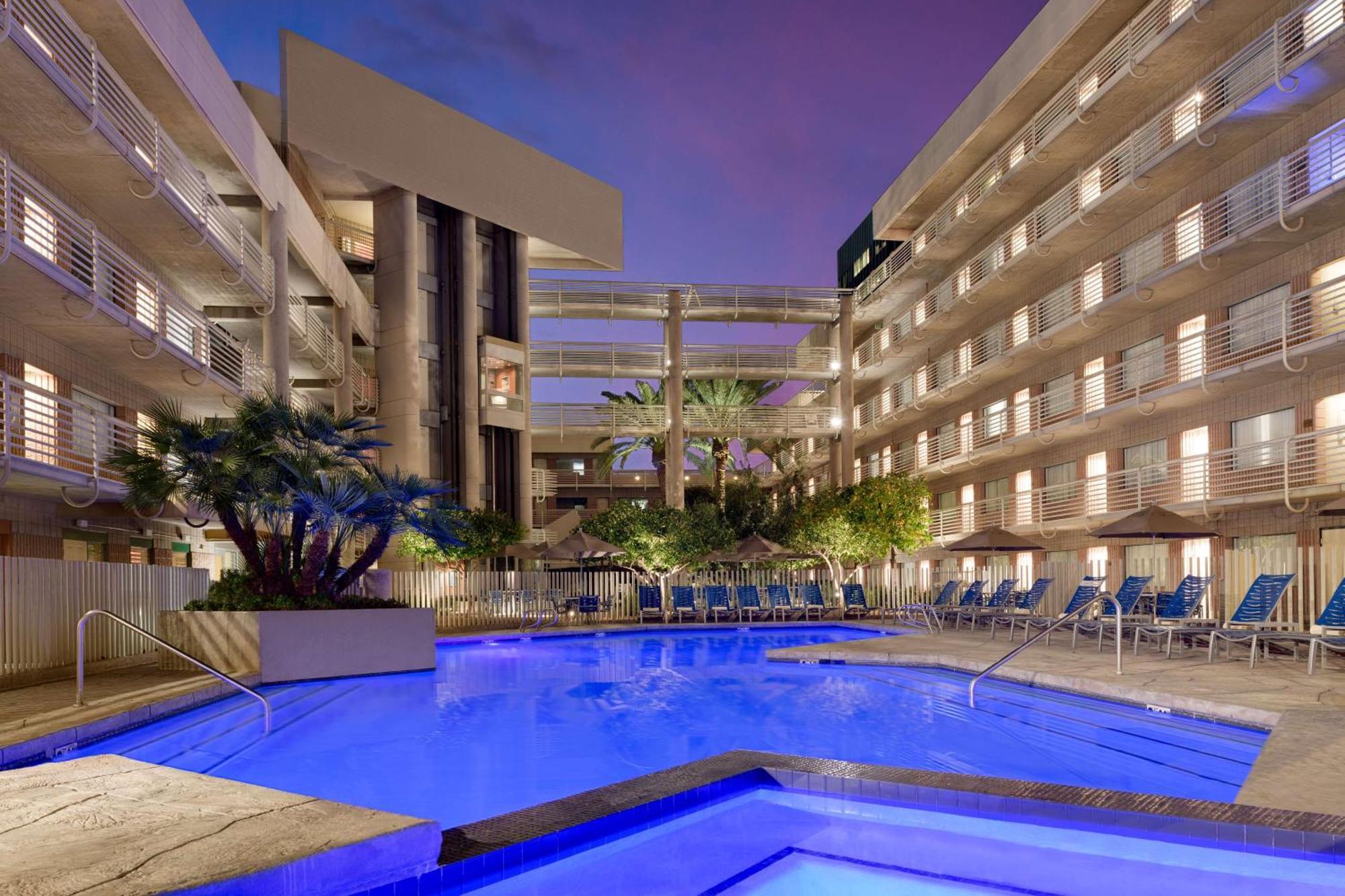 Doubletree Suites By Hilton Phoenix Kültér fotó